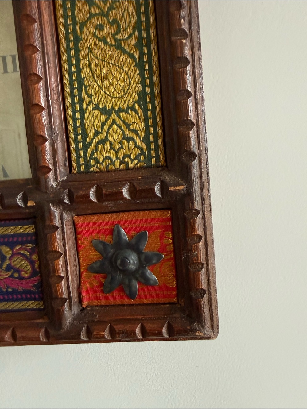Vintage Hand Carved Wooden clock with silk inlay - Picture 7 of 7
